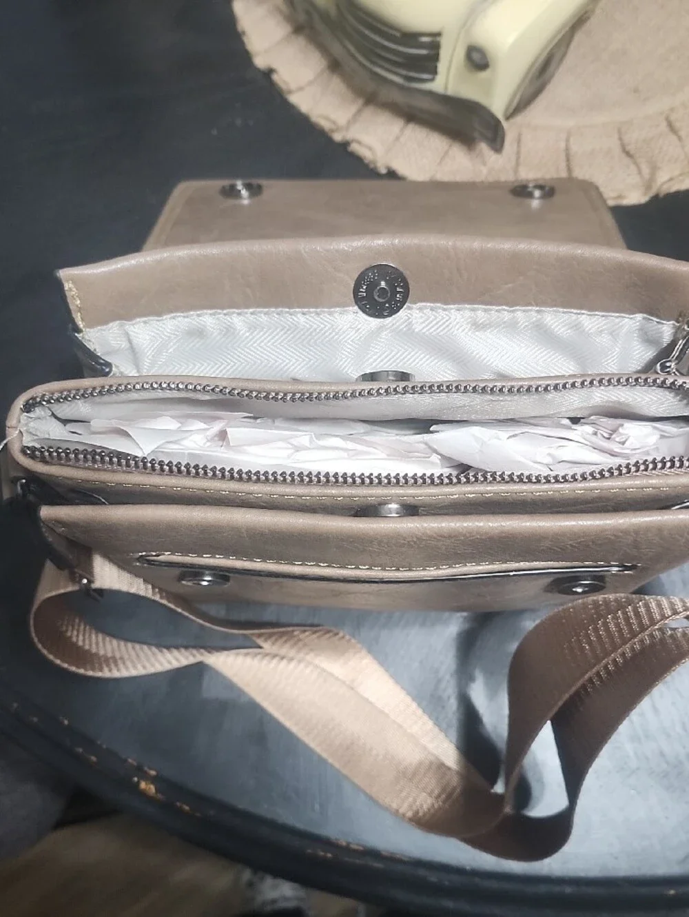 no brand fashion taupe